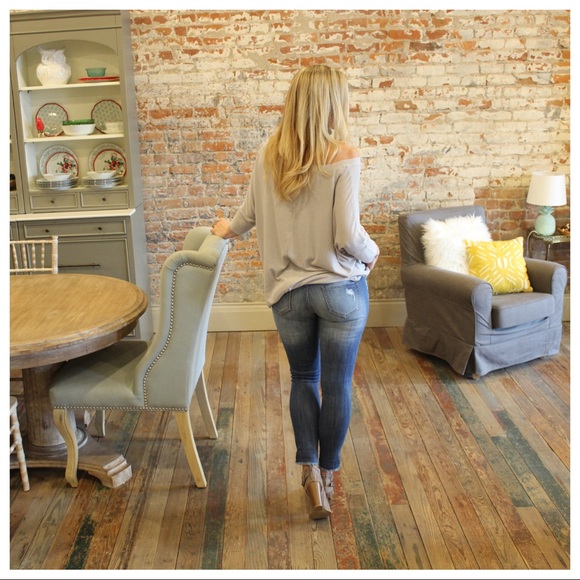 ✨LAST✨Medium Wash Distressed Skinny Jean - Picture 3 of 4